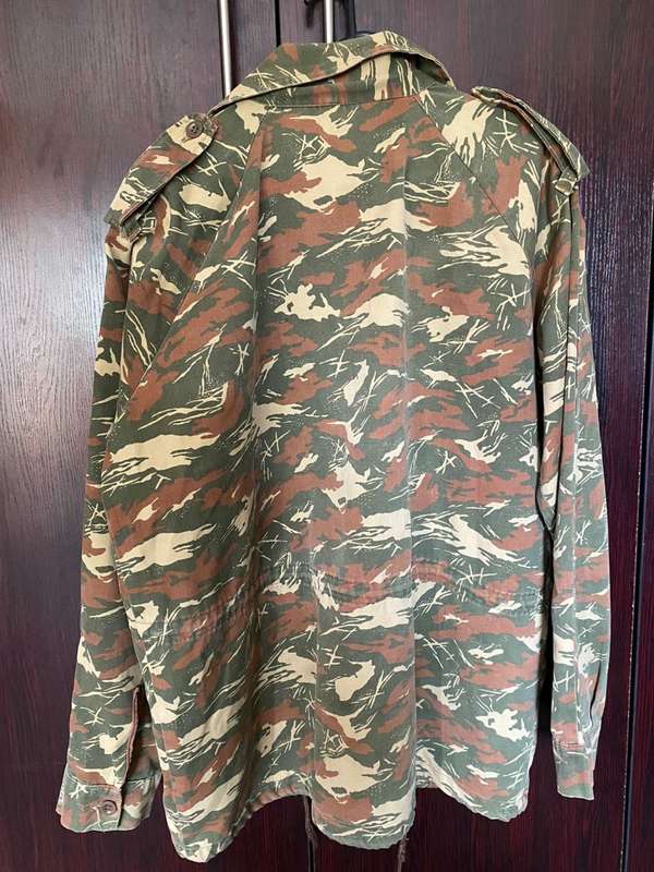 KOEVOET CAMO JACKET-SIZE LARGE-MEASURES 63 CM ARMPIT TO ARMPIT-USED BUT GOOD CONDITION,WITHOUT ANY D