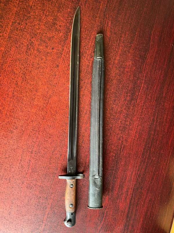 AUSTRAILIAN MADE 1907 BAYONET WITH THE MA(LITHGOW SMALL ARMS FACTORY)MARKINGS ON BLADE AND SLAZ (SLA