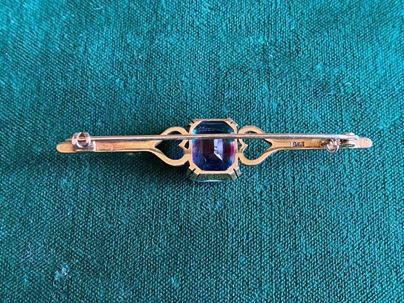 9CT YELLOW GOLD TIE PIN WITH BEAUTIFUL RHINESTONE/STONE-TOTAL LENGTH OF PIN 60 MM-TOTAL WEIGHT 4,8G