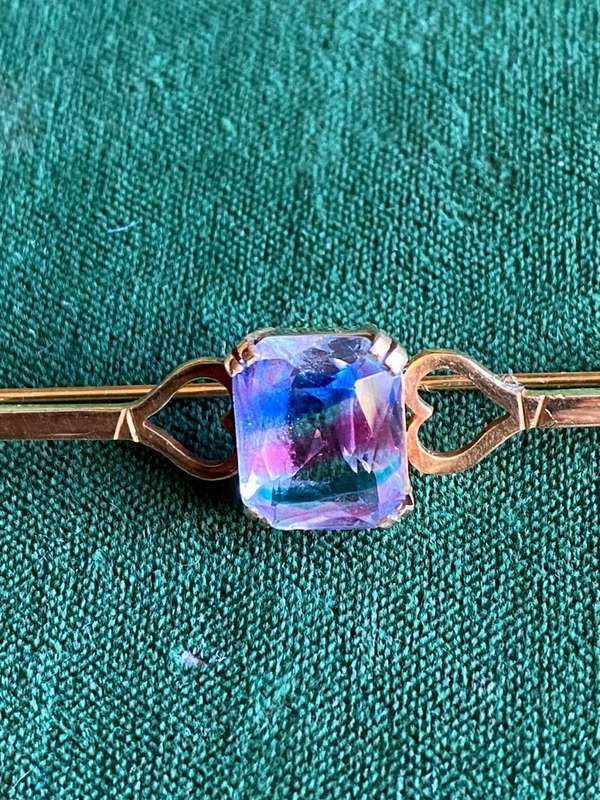 9CT YELLOW GOLD TIE PIN WITH BEAUTIFUL RHINESTONE/STONE-TOTAL LENGTH OF PIN 60 MM-TOTAL WEIGHT 4,8G