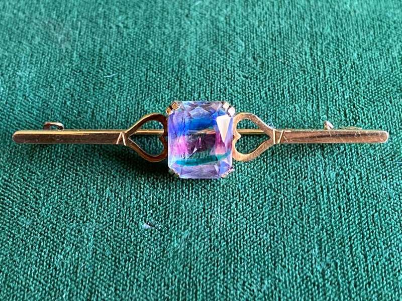 9CT YELLOW GOLD TIE PIN WITH BEAUTIFUL RHINESTONE/STONE-TOTAL LENGTH OF PIN 60 MM-TOTAL WEIGHT 4,8G