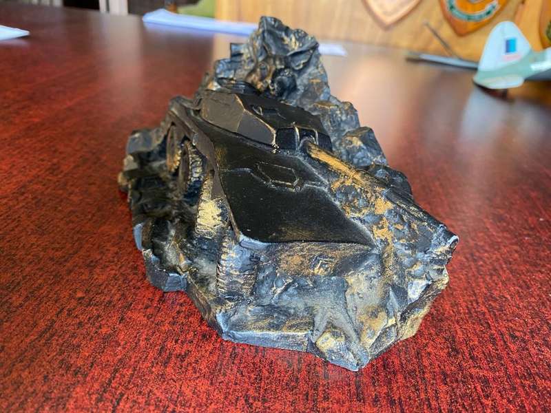 SADF PERIOD ROOIKAT DESK ORNAMENT-MEASURES 20X10 CM-HEIGHT 8,5CM-HARD RESIN TYPE OF MATERIAL