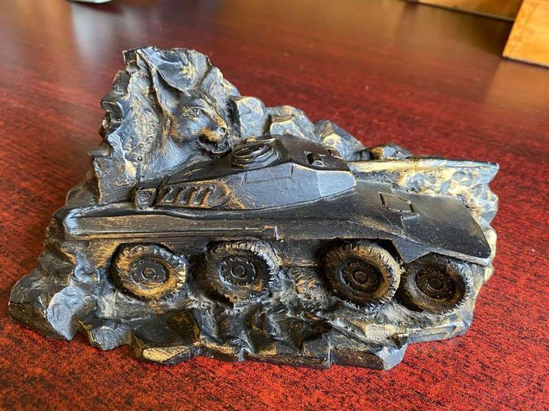 SADF PERIOD ROOIKAT DESK ORNAMENT-MEASURES 20X10 CM-HEIGHT 8,5CM-HARD RESIN TYPE OF MATERIAL