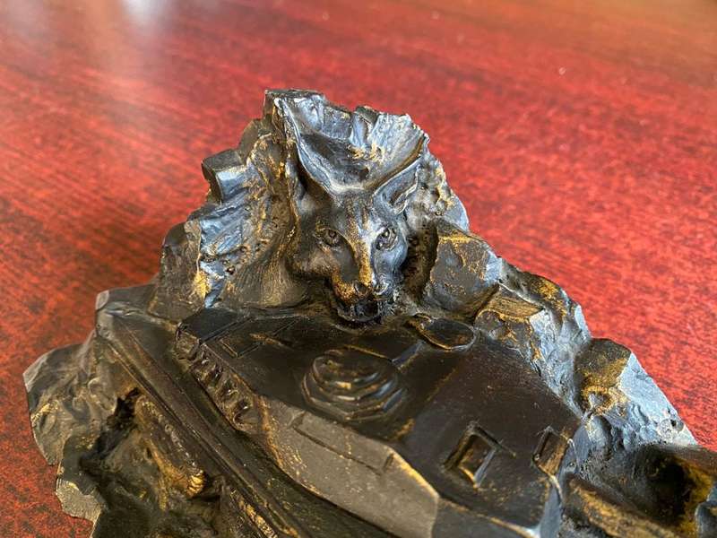 SADF PERIOD ROOIKAT DESK ORNAMENT-MEASURES 20X10 CM-HEIGHT 8,5CM-HARD RESIN TYPE OF MATERIAL