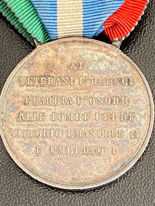 ITALIAN SILVER MEDAL FOR RETURNING VETERANS WHO MOUNTED GUARD ON THE TOMB OF KING UMBERTO 1 AND KING
