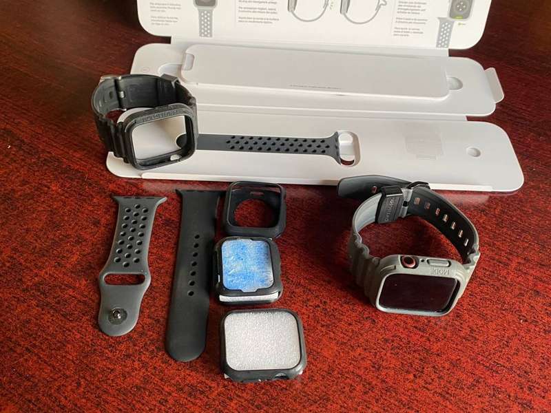 APPLE WATCH SERIOUS 6 44MM GPS-GOOD WORKING CONDITION WITH LOTS OF EXTRAS-COMES WITH ORIGINAL BOX