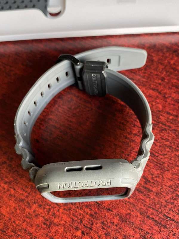 APPLE WATCH SERIOUS 6 44MM GPS-GOOD WORKING CONDITION WITH LOTS OF EXTRAS-COMES WITH ORIGINAL BOX