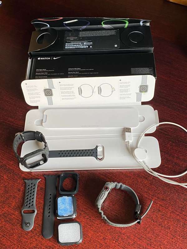 APPLE WATCH SERIOUS 6 44MM GPS-GOOD WORKING CONDITION WITH LOTS OF EXTRAS-COMES WITH ORIGINAL BOX