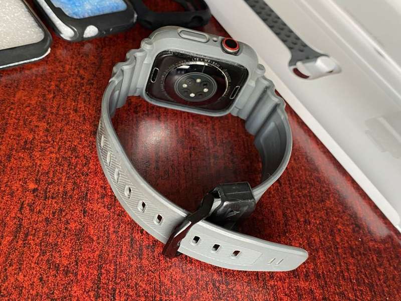 APPLE WATCH SERIOUS 6 44MM GPS-GOOD WORKING CONDITION WITH LOTS OF EXTRAS-COMES WITH ORIGINAL BOX