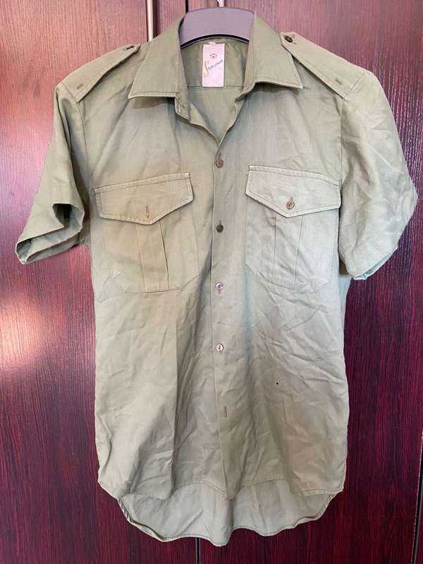 RHODESIAN OLIVE GREEN SHORT SLEEVE SHIRT-SIZE MEDIUM -MEASURES 55CM ARMPIT TO ARMPIT-STATESMAN MAKER