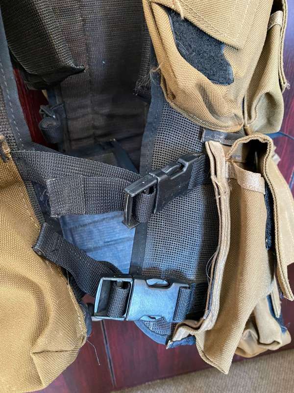 PATTERN 83 BATTLE JACKET,LABELLED AND DATED 1994-VERY GOOD AND COMPLETE CONDITION WITH ALL CLIPS AN