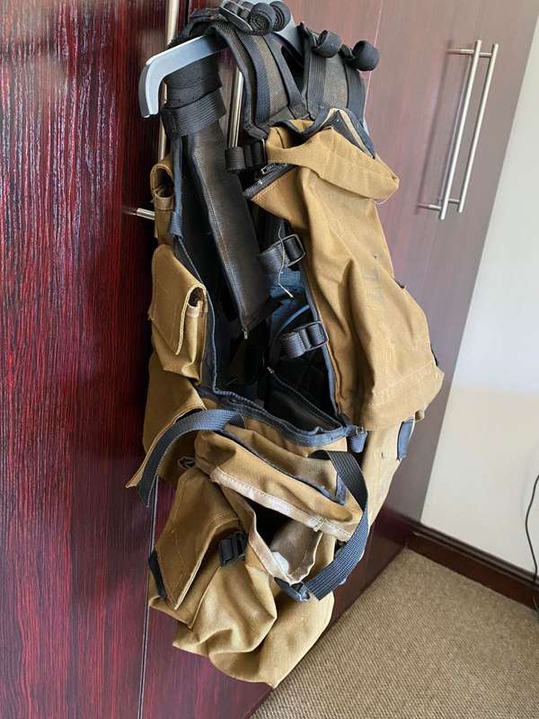 PATTERN 83 BATTLE JACKET,LABELLED AND DATED 1994-VERY GOOD AND COMPLETE CONDITION WITH ALL CLIPS AN