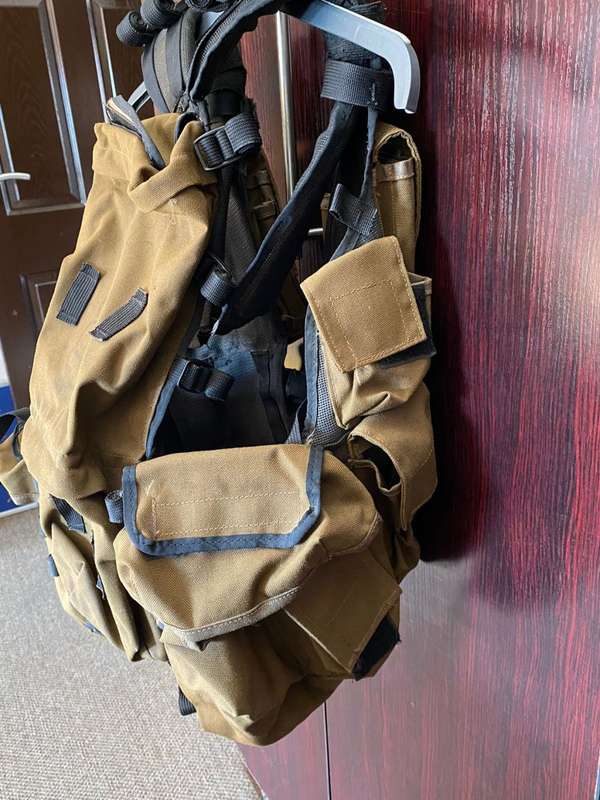 PATTERN 83 BATTLE JACKET,LABELLED AND DATED 1994-VERY GOOD AND COMPLETE CONDITION WITH ALL CLIPS AN