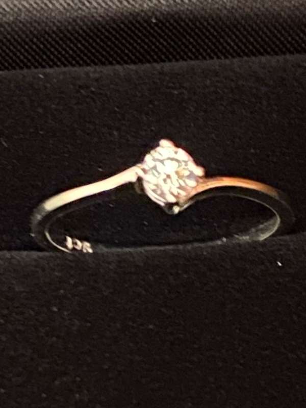 SOLID 9CT WHITE GOLD RING WITH DIAMOND(TESTED)PLUS MINUS .20CTS DIAMOND-TOTAL WEIGHT 1,6G-RING SIZE