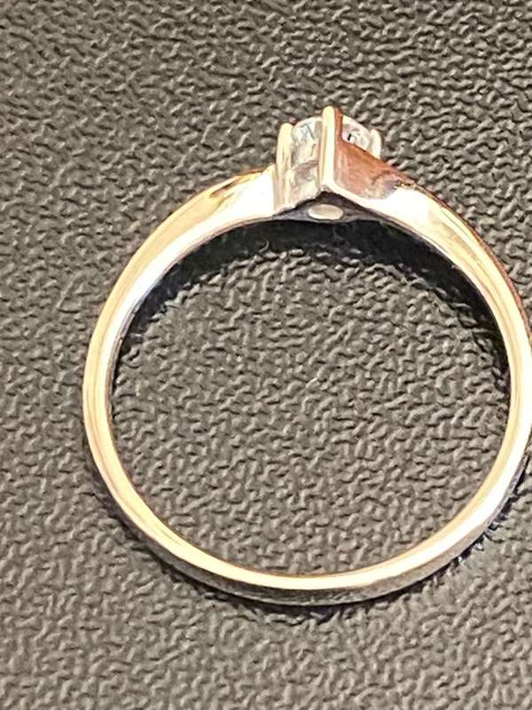 SOLID 9CT WHITE GOLD RING WITH DIAMOND(TESTED)PLUS MINUS .20CTS DIAMOND-TOTAL WEIGHT 1,6G-RING SIZE