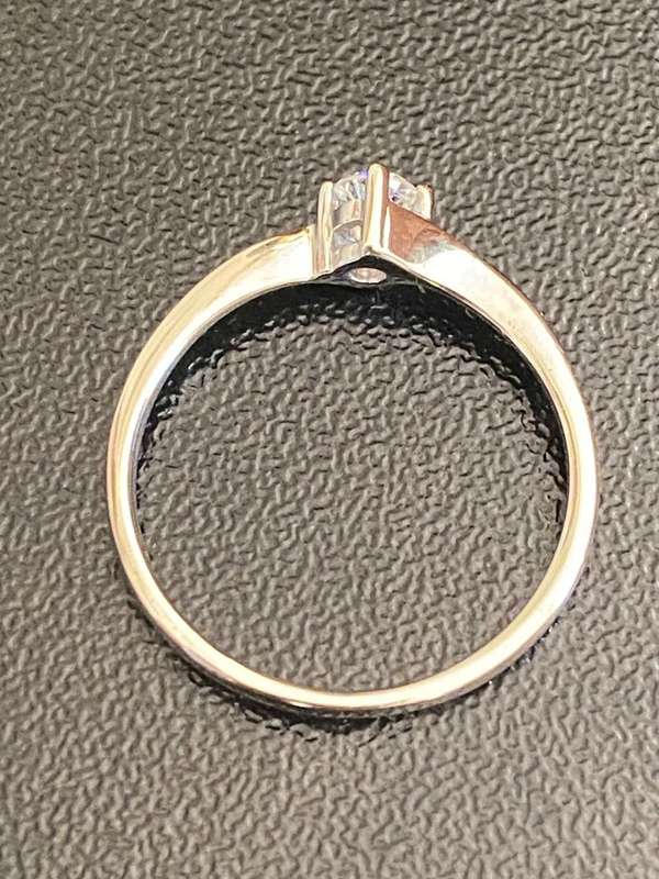 SOLID 9CT WHITE GOLD RING WITH DIAMOND(TESTED)PLUS MINUS .20CTS DIAMOND-TOTAL WEIGHT 1,6G-RING SIZE