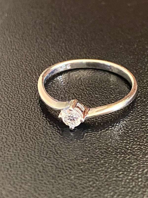 SOLID 9CT WHITE GOLD RING WITH DIAMOND(TESTED)PLUS MINUS .20CTS DIAMOND-TOTAL WEIGHT 1,6G-RING SIZE