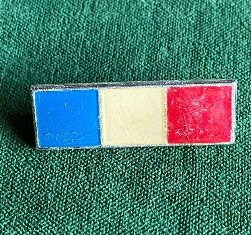ORDNANCE SERVICES CORPS.BERET BAR-APPROVED IN 1977-ROYAL BLUE/WHITE/GUARDSMAN RED- 2 PINS