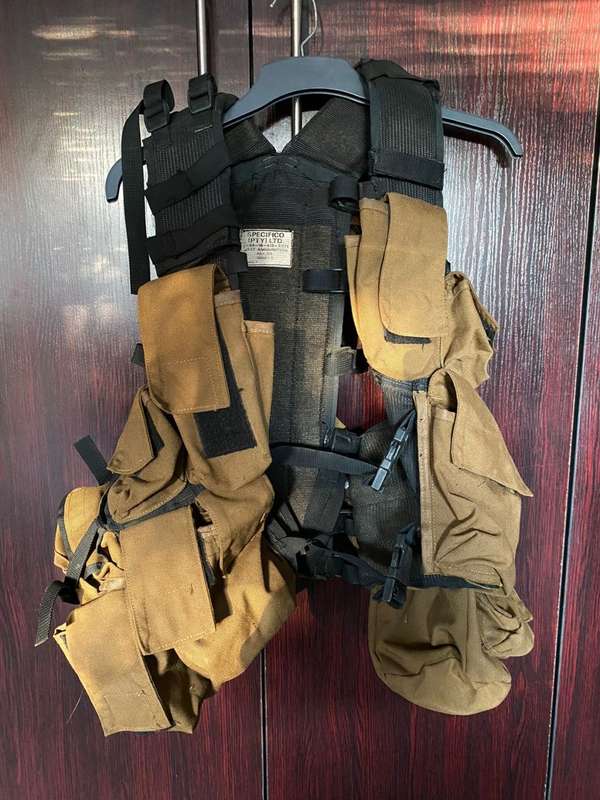 PATTERN 83 BATTLE JACKET-LABELLED AND DATED 1984-USED BUT COMPLETE WITH ALL CLIPS AND STRAPS