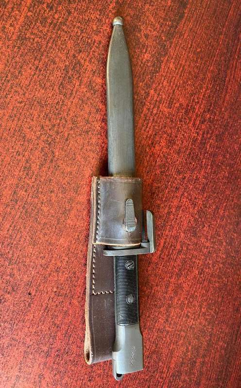 PLASTIC GRIPPED FN FAL TYPE A (1953) BAYONET WITH METAL SCABBARD AND LEATHER FROG IN NEAR MINT CONDI