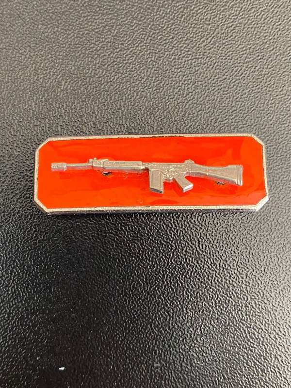 SADF SHARPSHOOTERS-BREAST BADGE-CHROMED ON RED- 2 PINS