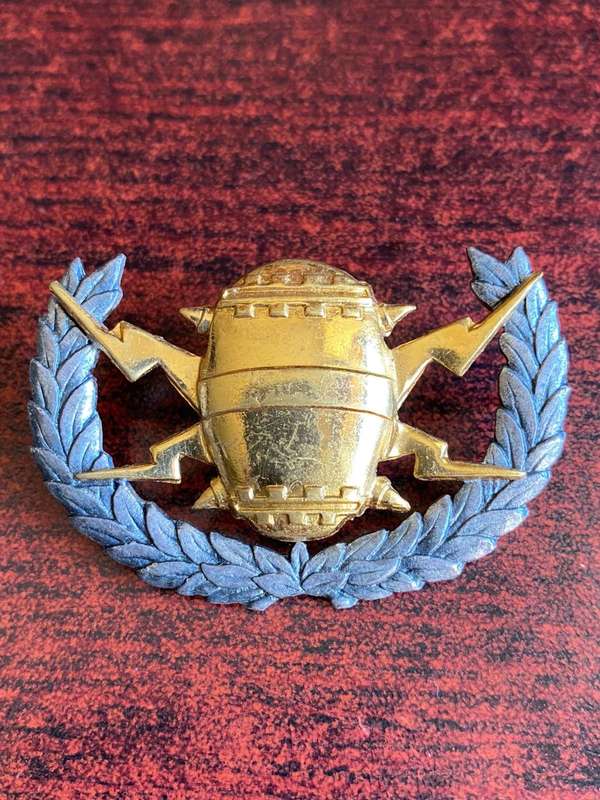 SA NAVY MINE COUNTER MEASURE,BI-METAL BREAST BADGE WITH GREY METAL WREATH- 2 PINS