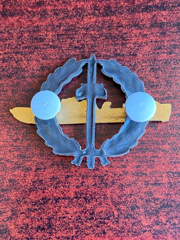 SA NAVY STRIKE CRAFT FLOTILLA,BI-METAL BREAST BADGE-2ND TYPE WITH OXIDISED SILVER WREATH-APPROVED IN