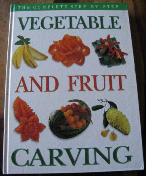 VEGETABLE AND FRUIT CARVING - THE COMPLETE STEP-BY-STEP - 1ST EDITION - PUBLISHED 1999