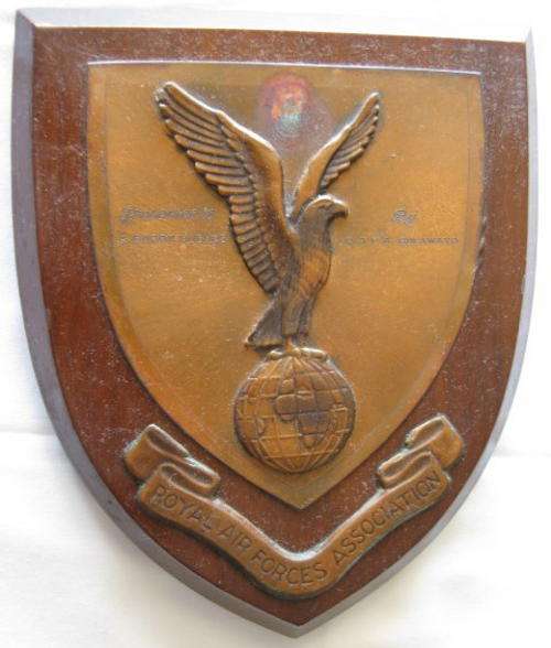 RHODESIA - ROYAL AIRFORCE ASSOCIATION - PRESENTED TO K. PARRY HUGHES BY R.A.F.A. BULAWAYO.  VINTAGE