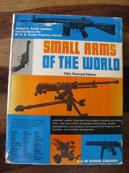 SMALL ARMS OF THE WORLD - 10TH REVISED EDITION - A & W VISUAL LIBRARY - ISBN 0-89104-021-8