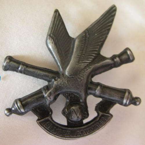 4 FIELD REGIMENT GREY METAL CAP BADGE - APPROVED IN 1984 - 2 X SCREW LUGS