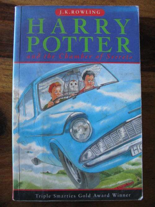 HARRY POTTER AND THE CHAMBER OF SECRETS - 1ST EDITION PUBLISHED IN GREAT BRITAIN IN 1998