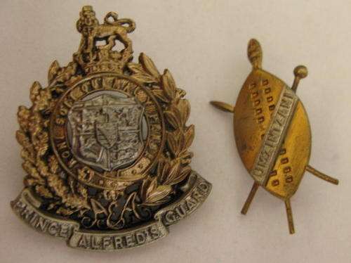 PRINCE ALFREDS GUARD BI-METAL CAP BADGE WORN 1922-63 & COLLAR WORN 1914-63. LUGS INTACT