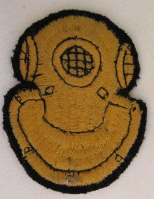 RECCE - WINTER UNIFORM NAVY DIVER QUALIFICATION BADGE.  YELLOW EMBROIDERED ON BLACK