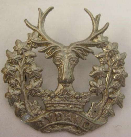 GORDON HIGHLANDERS CAP BADGE WORN POST 1898.  2 LUGS.  ORIGINAL