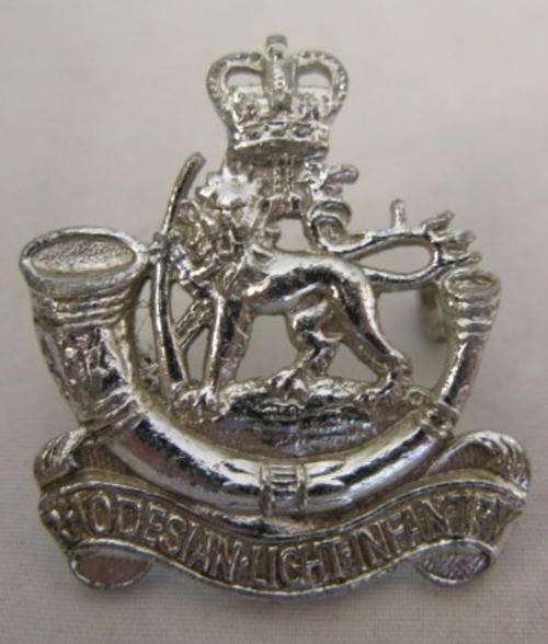 RHODESIAN LIGHT INFANTRY ANODISED (OTHER RANKS) BERET BADGE 1961-70.  2 LUGS