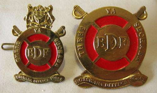 BOTSWANA DEFENSE FORCE CAP AND BERET BADGES ISSUED 1990 - BOTH WITH LUGS INTACT