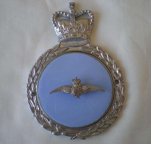ROYAL AIRFORCE CAR BADGE ELIZABETH 2 CROWN