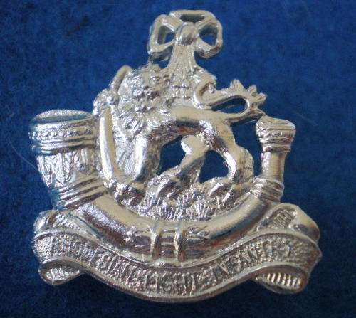 RHODESIAN LIGHT INFANTRY ANODIZED CAP BADGE WORN 1972-1980-2LUGS