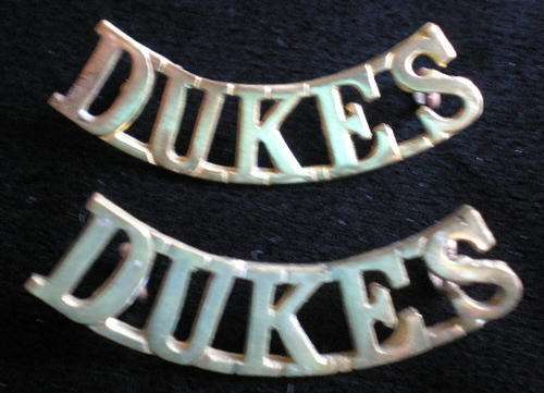 CAPE TOWN RIFLES SHOULDER TITLE PAIR WORN 1932-1950'S-LUGS INTACT