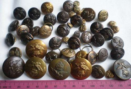 ROYAL AIR FORCE BRASS BUTTONS FOLLOWING:6X LARGE-32 MEDIUM-13 SMALL