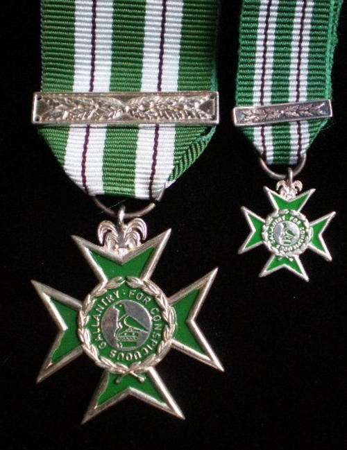 RHODESIA PRISON CROSS FOR GALLANTRY(R.P.C)FULL SIZE +MINIATURE-AUTHENTIC MEDAL FROM A COLLECTORS SET