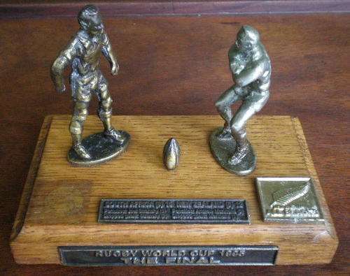 1995 RUGBY WORLD CUP FINAL TROPHY HEIGHT 10CM-BASE MEASURES 8,5X14CM-THE(SPRINGBOK LOGO MISSING)SCAR