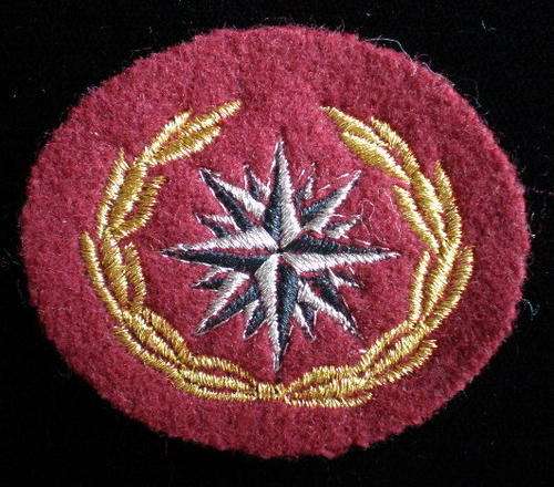 RECCE REGIMENTS 1989-5TH ISSUE BERET BADGE-BRIGHT GOLD LUREX WREATH,SILVER LUREX & BLACK THREAD COMP