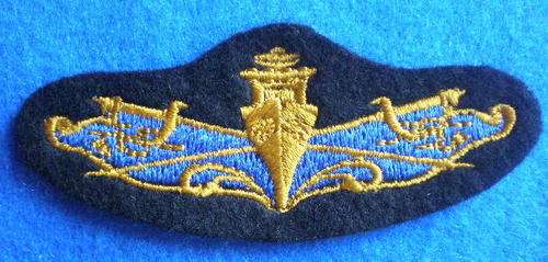 SA NAVY EXECUTIVE OFFICERS CLOTH BREAST BADGE-EMBROIDERED ON FELT BACKING