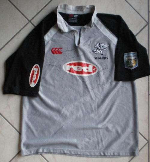 SHARKS SUPER 12 RUGBY JERSEY WITH 15 ORIGINAL SIGNATURES:THE FOLLOWING COULD BE IDENTIFIED:JOHN SMIT