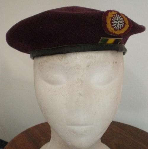 RECCE REGIMENT ST ISSUE 1985 BERET-FIRST ISSUE SMALL COMPASS ROSE WITH COMPASS COLOURS REVERSED-WORN