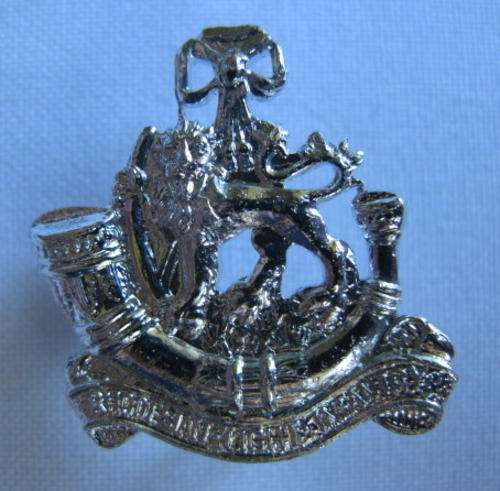 RHODESIA LIGHT INFANTRY ANODISED CAP BADGE WORN 1972-80-2 LUGS