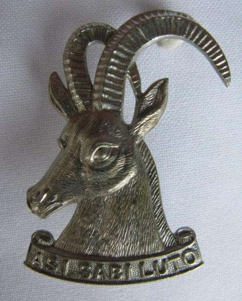 SOUTHERN RHODESIA ARMOURED CAR REGIMENT CAP BADGE WORN 1948-56-2 LUGS