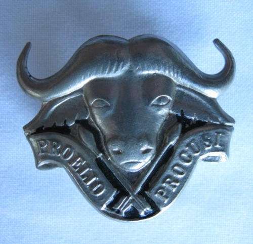 32 BATTALION CHROMED & ENAMEL CAP BADGE-APPROVED IN 1977-GUARANTEED ORIGINAL-2 LUGS